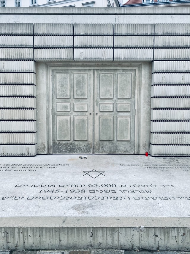 Memorial para os mais de 65 mil judeus mortos na Áustria pelo regime Nazista. Foto: Unsplash
