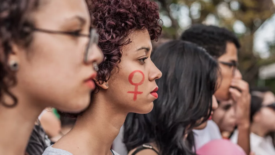 Violência contra a mulher no Brasil: tudo o que você precisa saber e como cai no vestibular