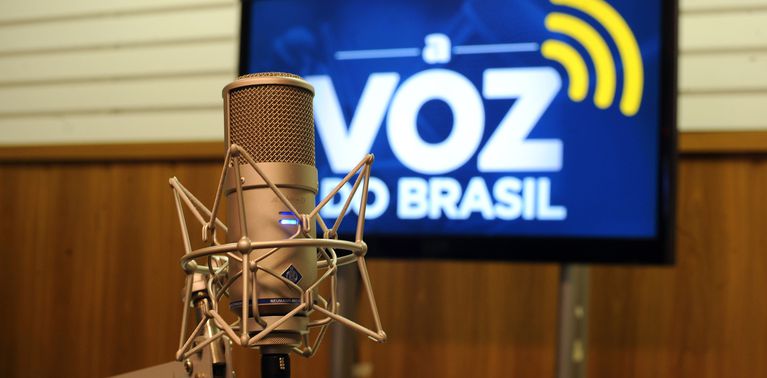 O rádio no Brasil: história, importância e como cai no vestibular