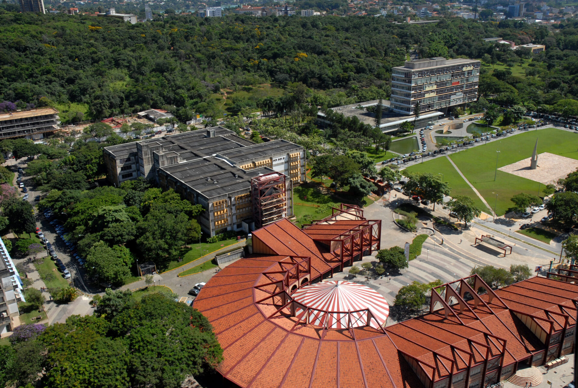 Diretoria de Relações Internacionais - UFMG - Você sabe quais os cursos com  as maiores notas de corte para ingresso no primeiro semestre de 2020 na UFMG?  A Universidade Federal de Minas
