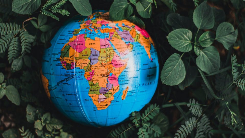 África: relevo, demografia e outras características