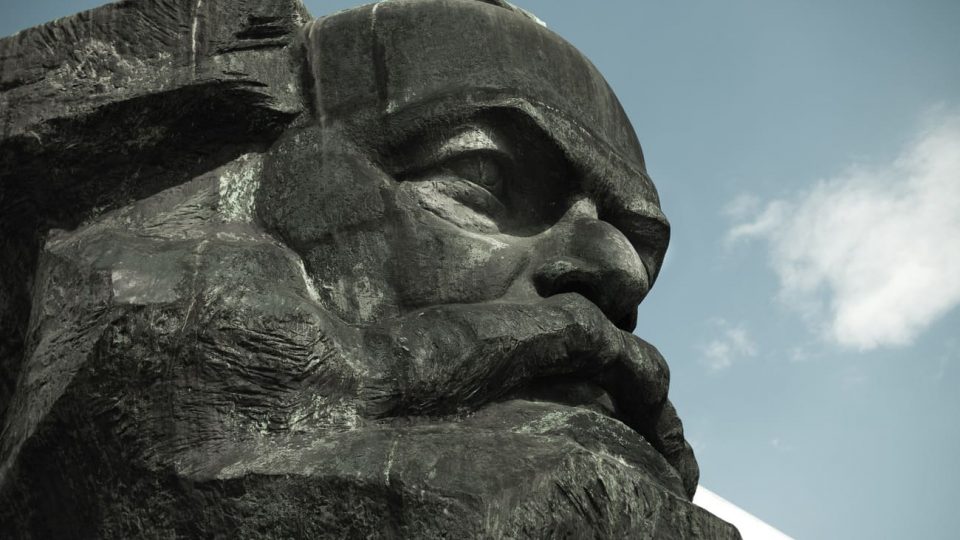 17 citações de Karl Marx para usar na redação